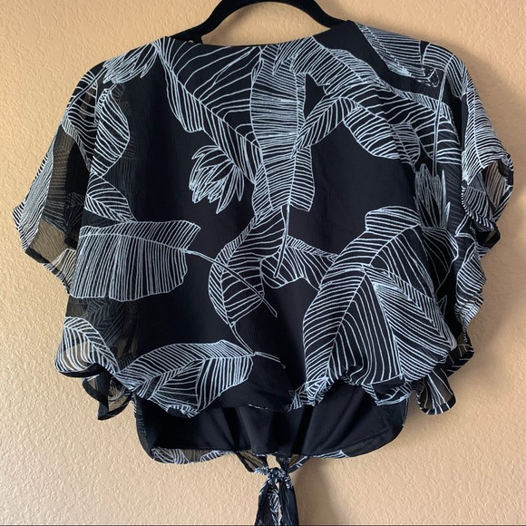 Express Tie Front Black & White Tropical Palm Print Blouse - Medium - Picture 4 of 9